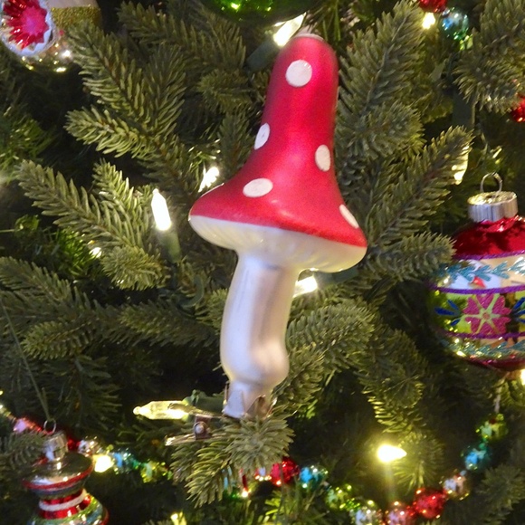 Glass Amanita Mushroom Christmas Ornament Clip On Style - European Forestcore - Picture 3 of 7